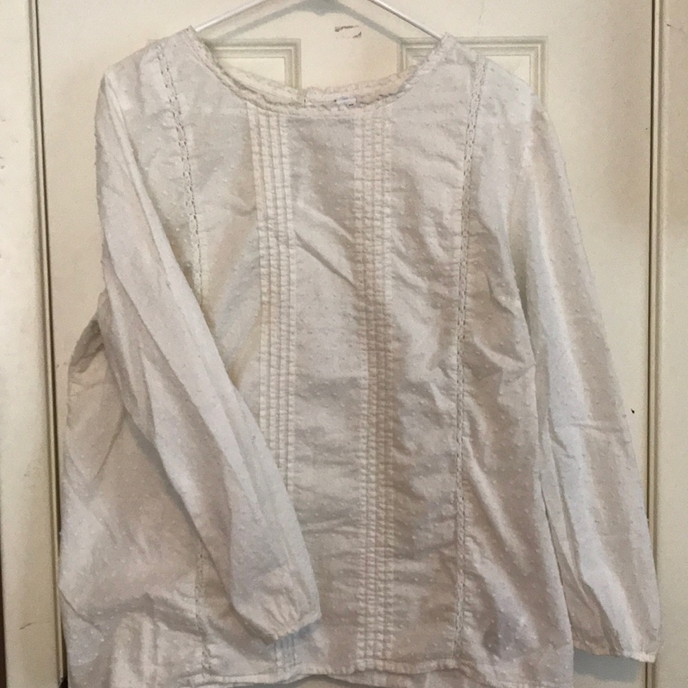 Old Navy off-white/cream top in Large.